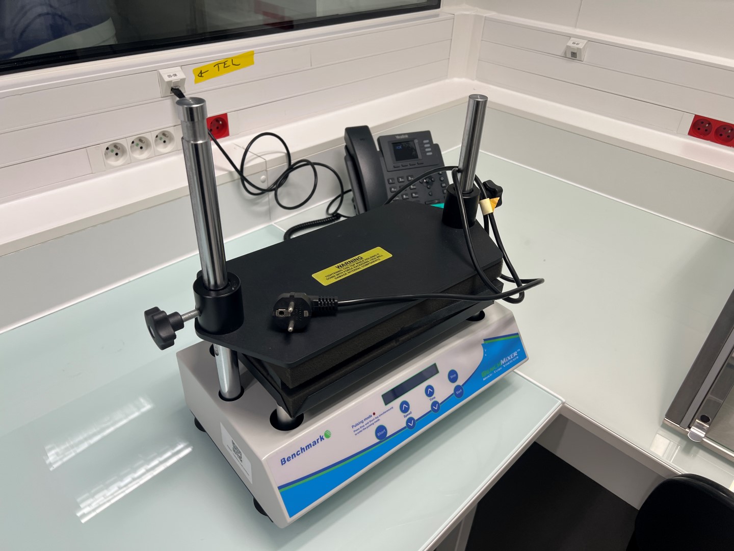 BENCHMARK BenchMixer™ BV1010 - Multi-Tube Vortexer